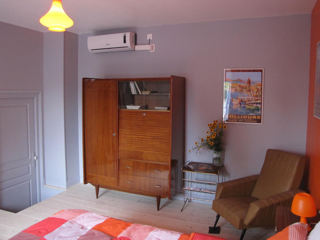 La Gare De Millas Chambres D'Hotes Ruang foto