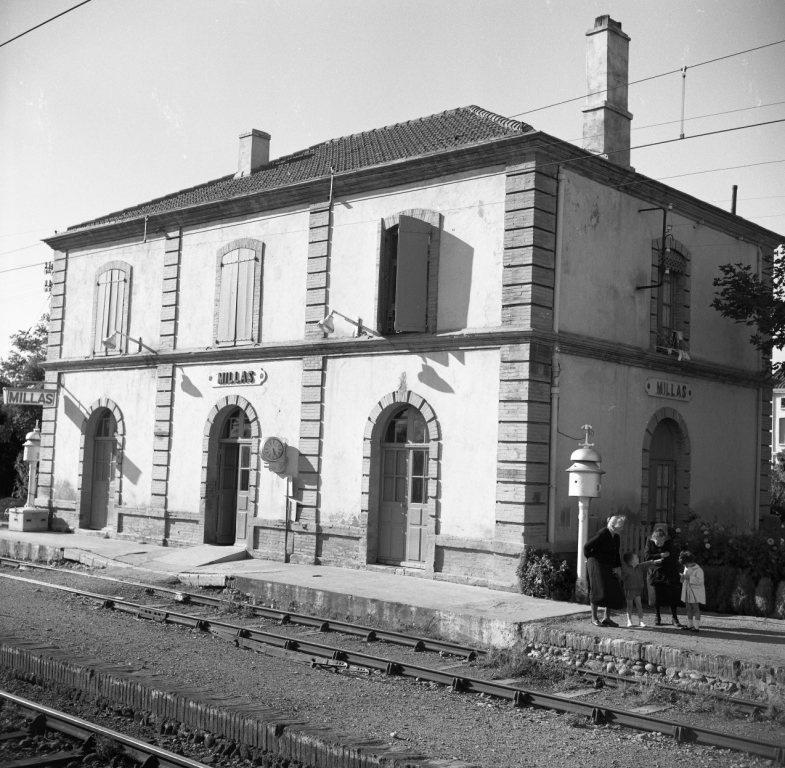 La Gare De Millas Chambres D'Hotes Bagian luar foto